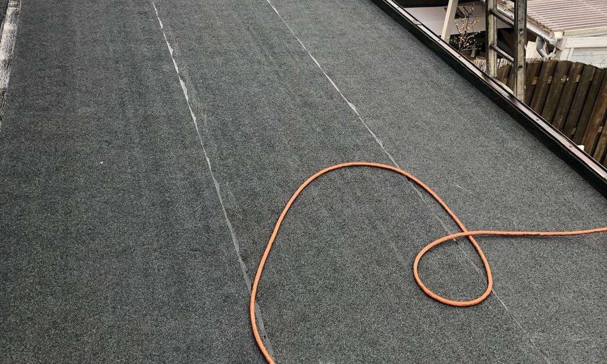 Renovatie van bitumen dak in 0168